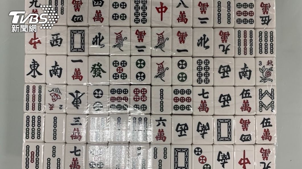 現場有抽頭金和賭資。（圖／TVBS）
