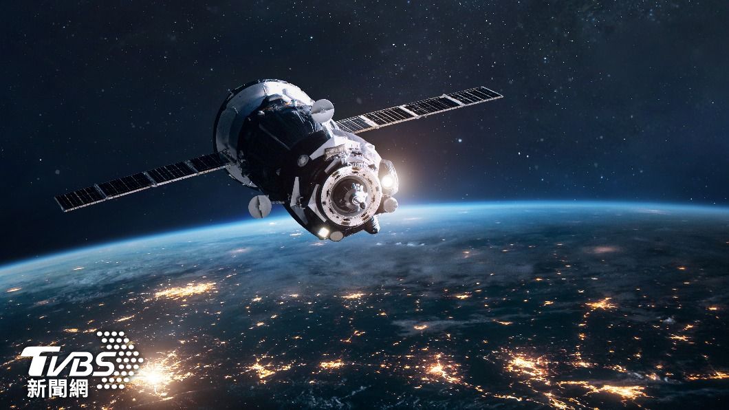過度發射的衛星成為大量太空垃圾。(示意圖/shutterstock達志影像)