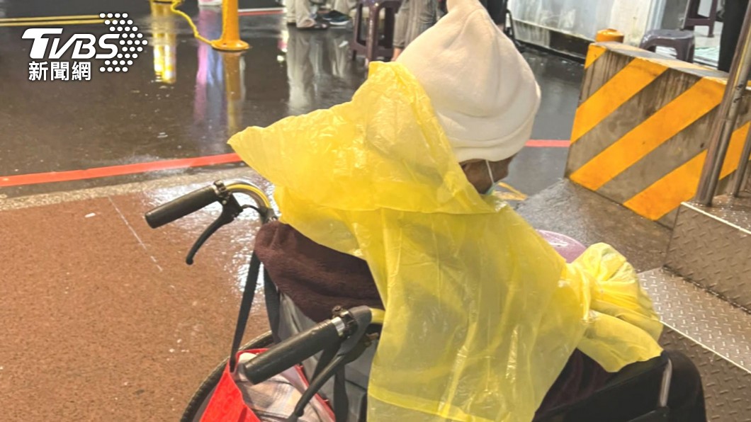 九旬婦洗腎確診淋雨2小時才安置 陳時中:醫療沒崩潰