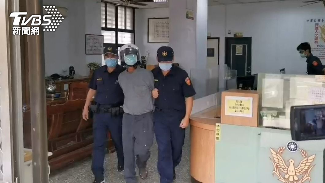 陳嫌向警方說,因為對妻子求歡不成才縱火。(圖/TVBS)