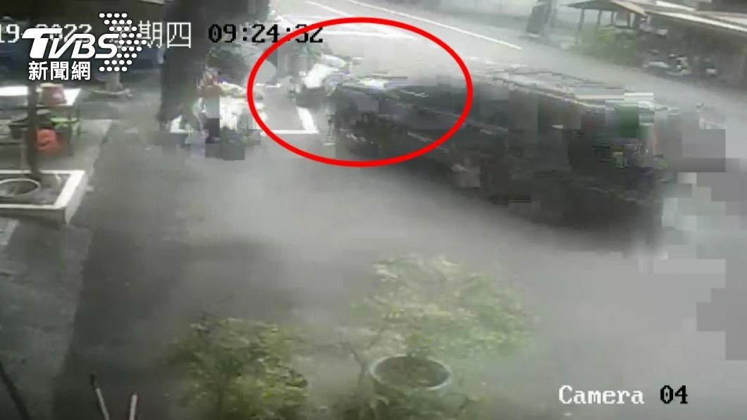 吳嫌衝撞警用機車。(圖/TVBS)