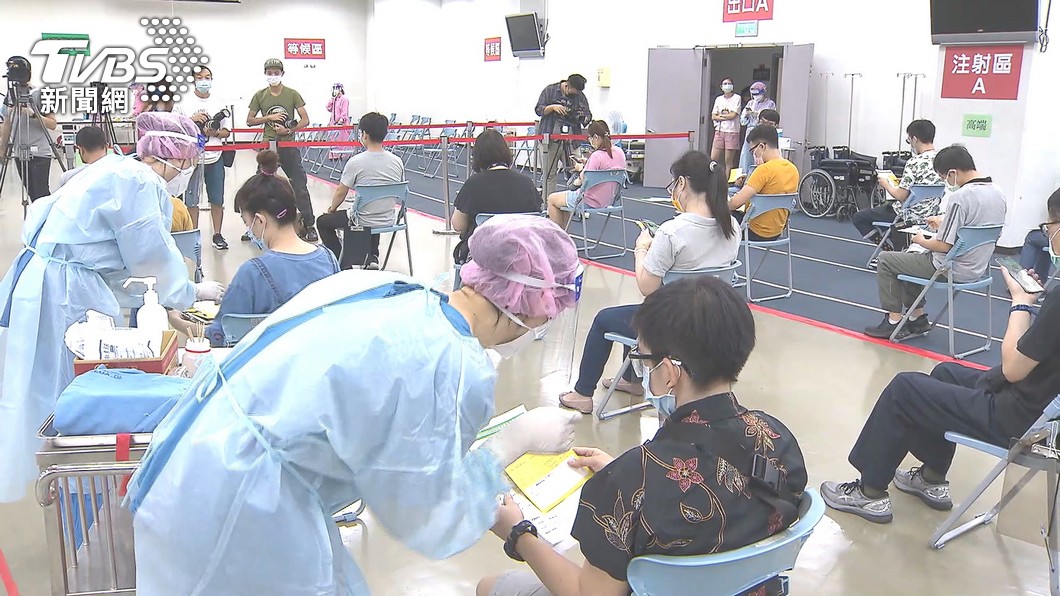 女打完新冠疫苗竟爆紅疹「全身癢爆」 醫曝診斷結果
