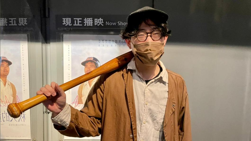 周潤發粉絲扮裝成《秋天的童話》經典角色船頭尺。（圖／甲上提供）