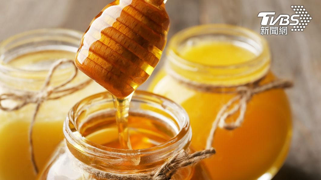 用蜂蜜取代糖可防止多餘的體重增加並降低血糖。(示意圖/shutterstock達志影像)