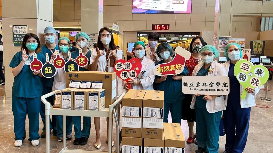 賈永婕捐出3箱60組救命神器HFNC的嬰兒專用管線。(圖/翻攝自賈永婕的跑跳人生)