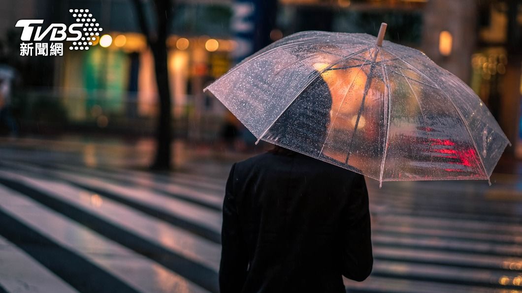 到了梅雨季,經常下雨的狀況下許多人的濕氣皆變重。(示意圖/shutterstock達志影像)