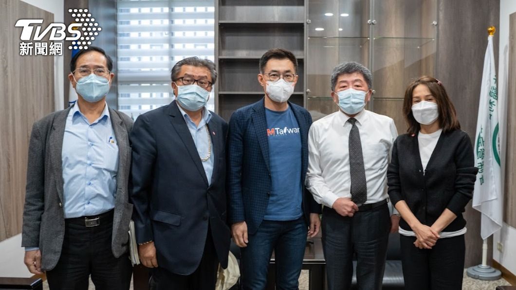 國民黨立委江啟臣、孔文吉、鄭天財、無黨籍立委高金素梅等人，今（20）日前往指揮中心向指揮官陳時中請命。（圖／江啟臣辦公室提供）