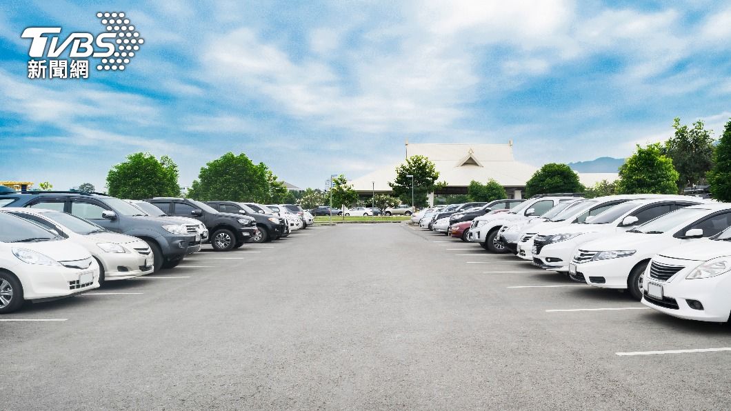 在日本,偷車賊會將車子停在路邊收費停車場。(示意圖/shutterstock達志影像)