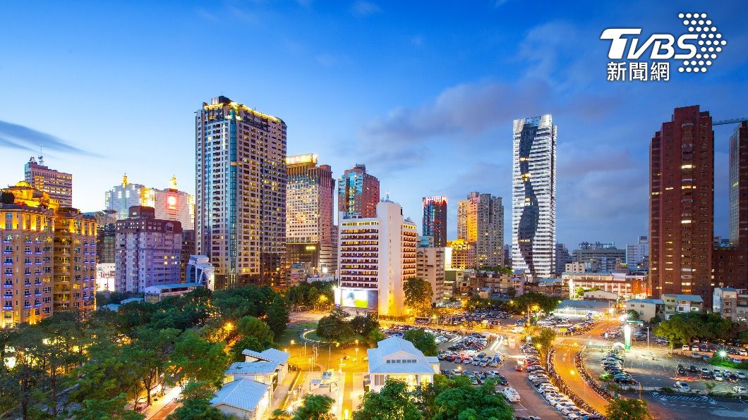 綠美圖用大量玻璃帷幕,讓空間具有通透性及流動感。(示意圖/shutterstock達志影像)