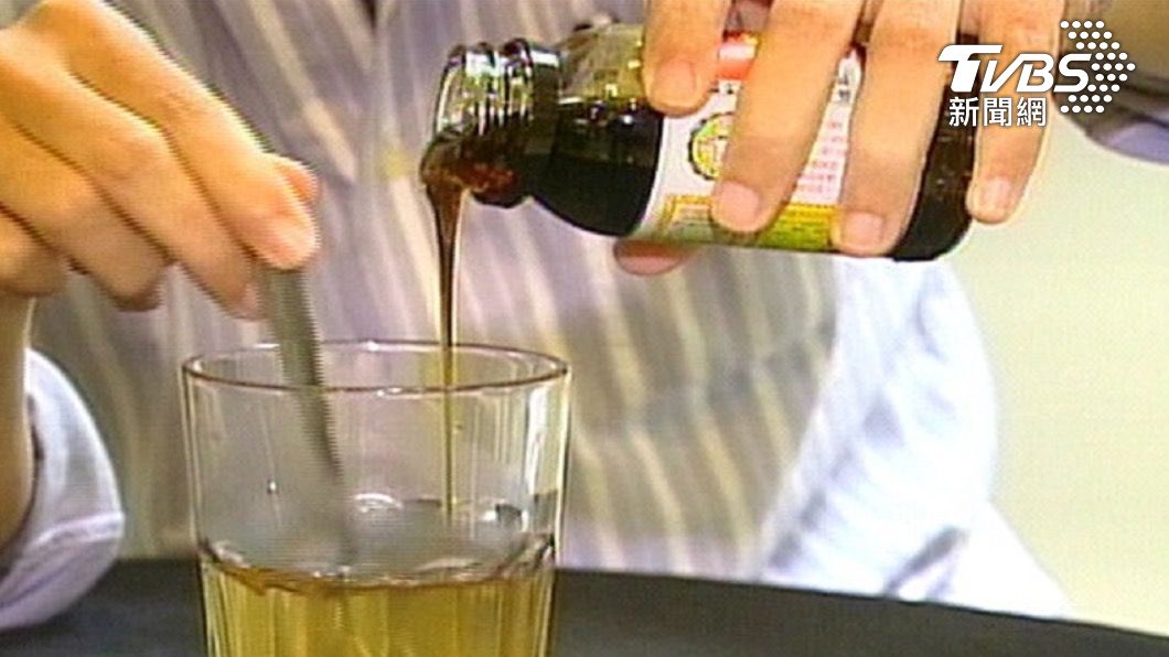 枇杷葉製成的枇杷膏能有效止咳。(圖/TVBS)