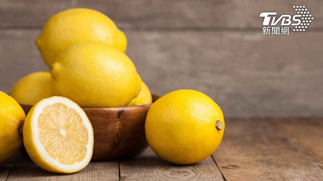 專家建議小滿這天可適量食用一些如檸檬等帶有酸味的飲食。(示意圖/shutterstock達志影像)
