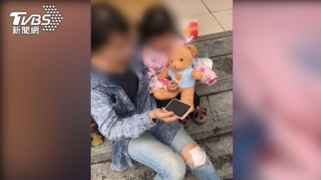 真正人民保母!母女車禍受傷、4歲童哭不停 暖警靠這招