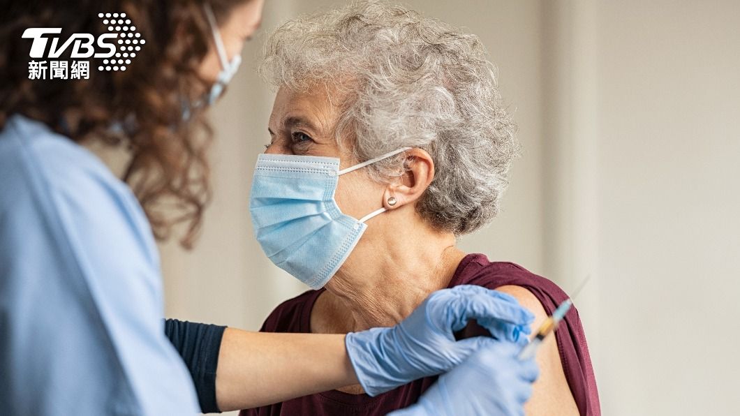 美國50歲以上在接種第三針的4個月之後可接種第四劑。(示意圖/shutterstock達志影像)