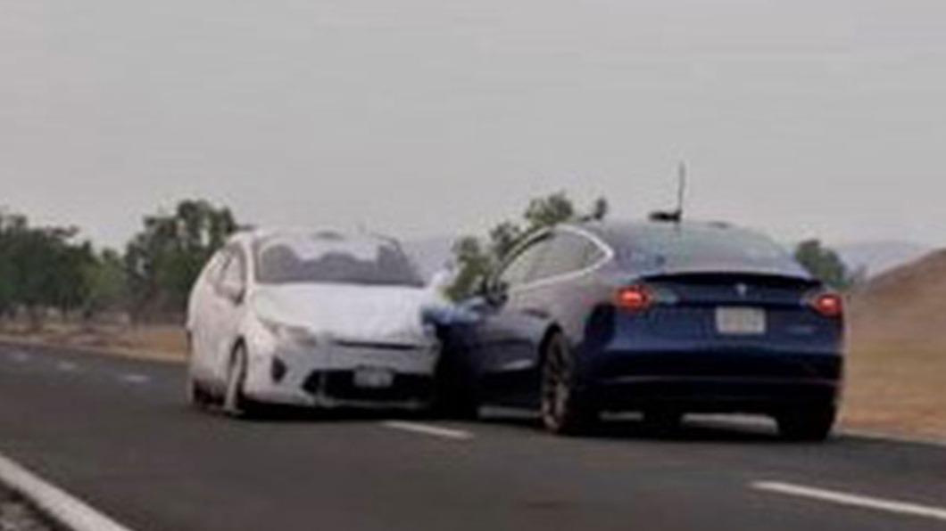 美國汽車協會測試駕駛輔助系統。(圖/翻攝自 AAA)