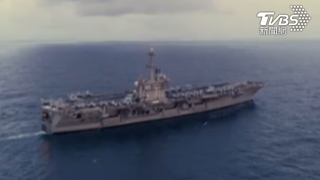 拜登訪日前 美林肯號航艦首度停靠橫須賀基地