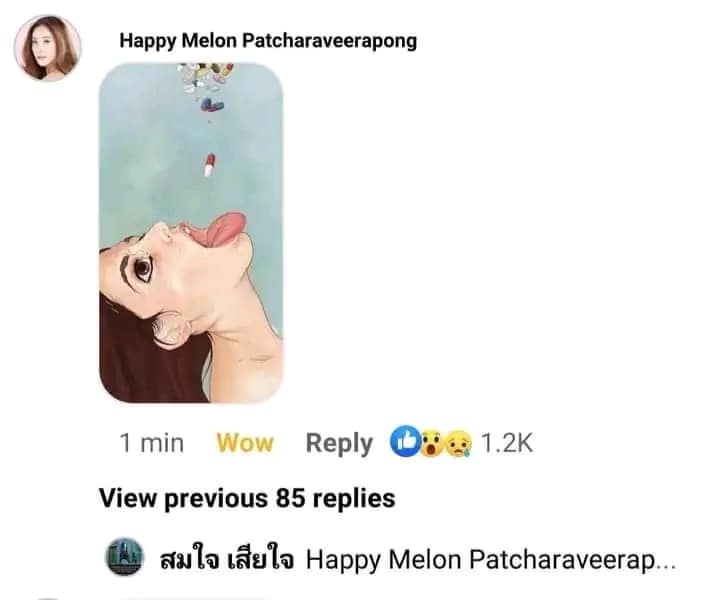 Tangmo曬出一張張嘴吞藥圖，外界猜測是被下藥了。（圖／翻攝自Happy Melon Patcharaveerapong臉書）
