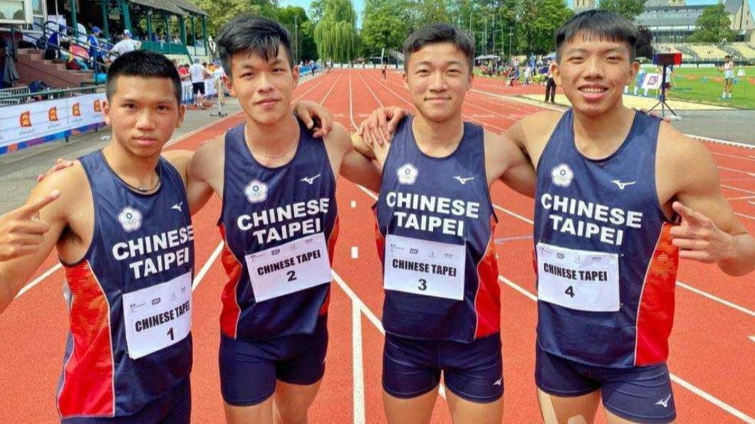 大甲高中林仲威(右1)、大里高中洪孟隆(左2)與中華小將組成聯隊拿下田徑異程接力冠軍(中）圖／台中市政府