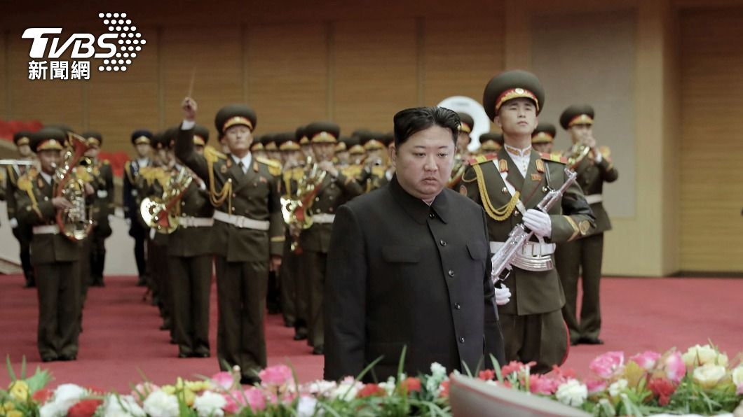 有片/革命恩師病逝 金正恩罕見真情流露、強忍淚水