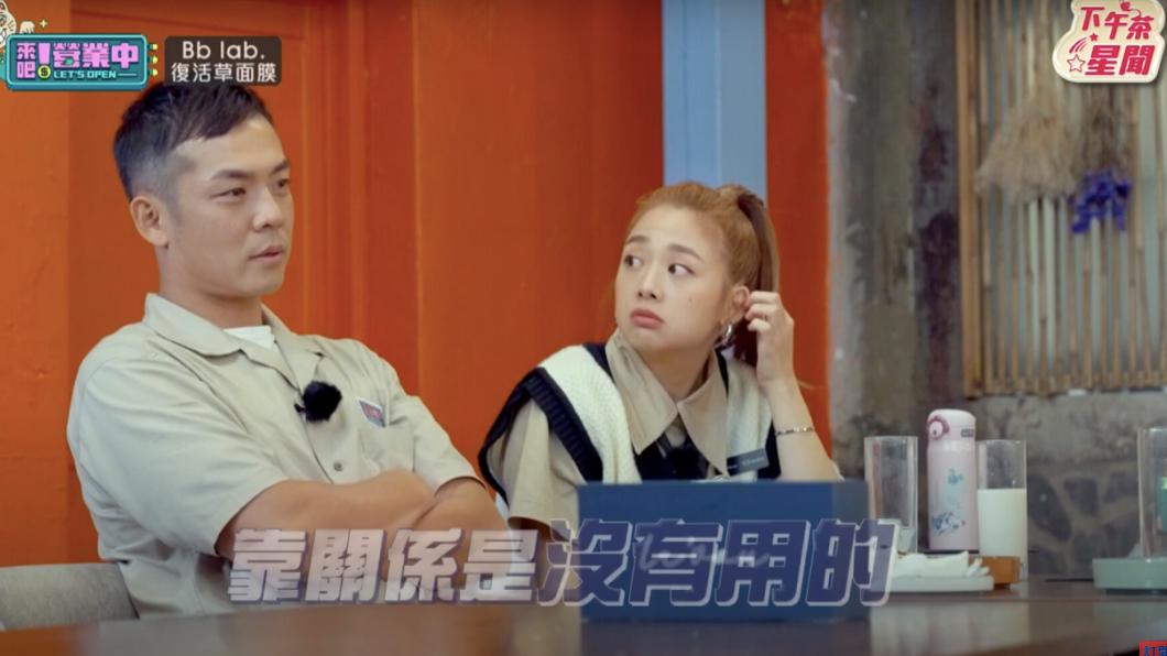姚元浩（左）鼓勵顏佑庭進步後回歸。（圖／翻攝《來吧！營業中》節目片段）