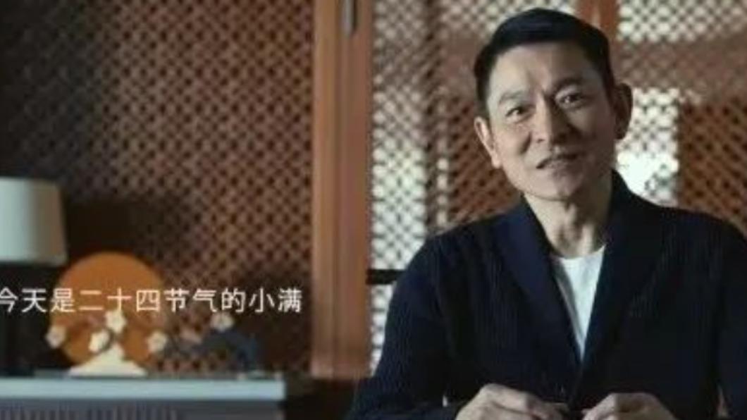 奧迪廣告文案被指抄襲原創者於2018年發布的作品。(圖/翻攝自微博)