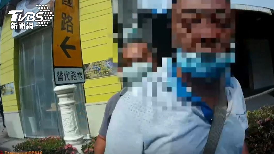 砂石車駕駛勸說，蔡男仍繼續罵。（圖／TVBS）