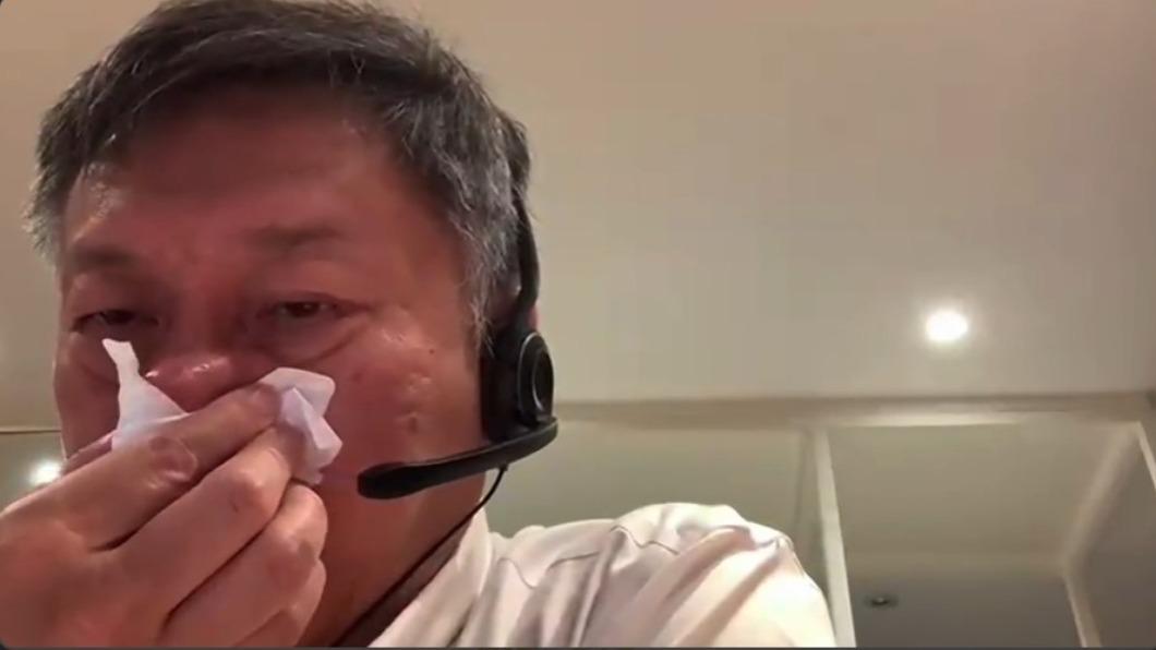 柯文哲確診第2天,召開視訊會議猛擤鼻涕。(圖/北市府秘書處媒體事務組提供)