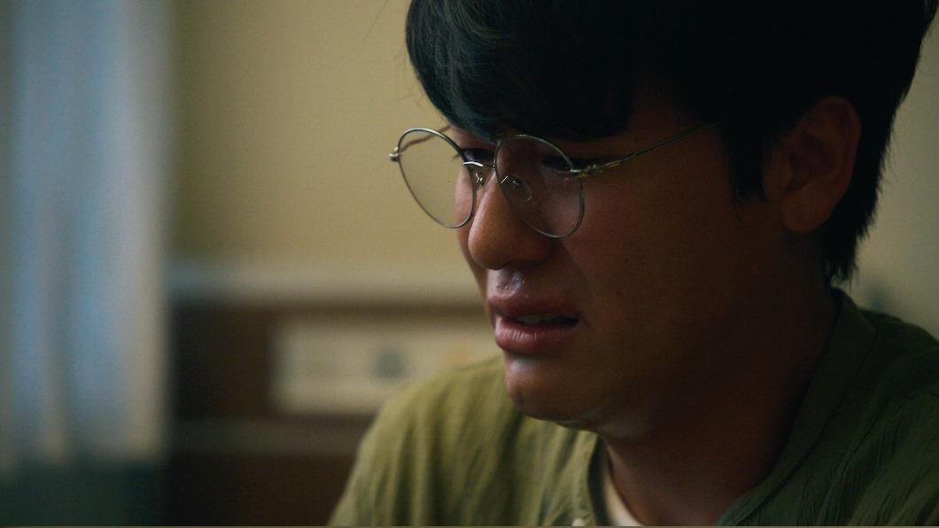風田在劇中的哭戲惹哭眾人。（圖／公共電視提供）