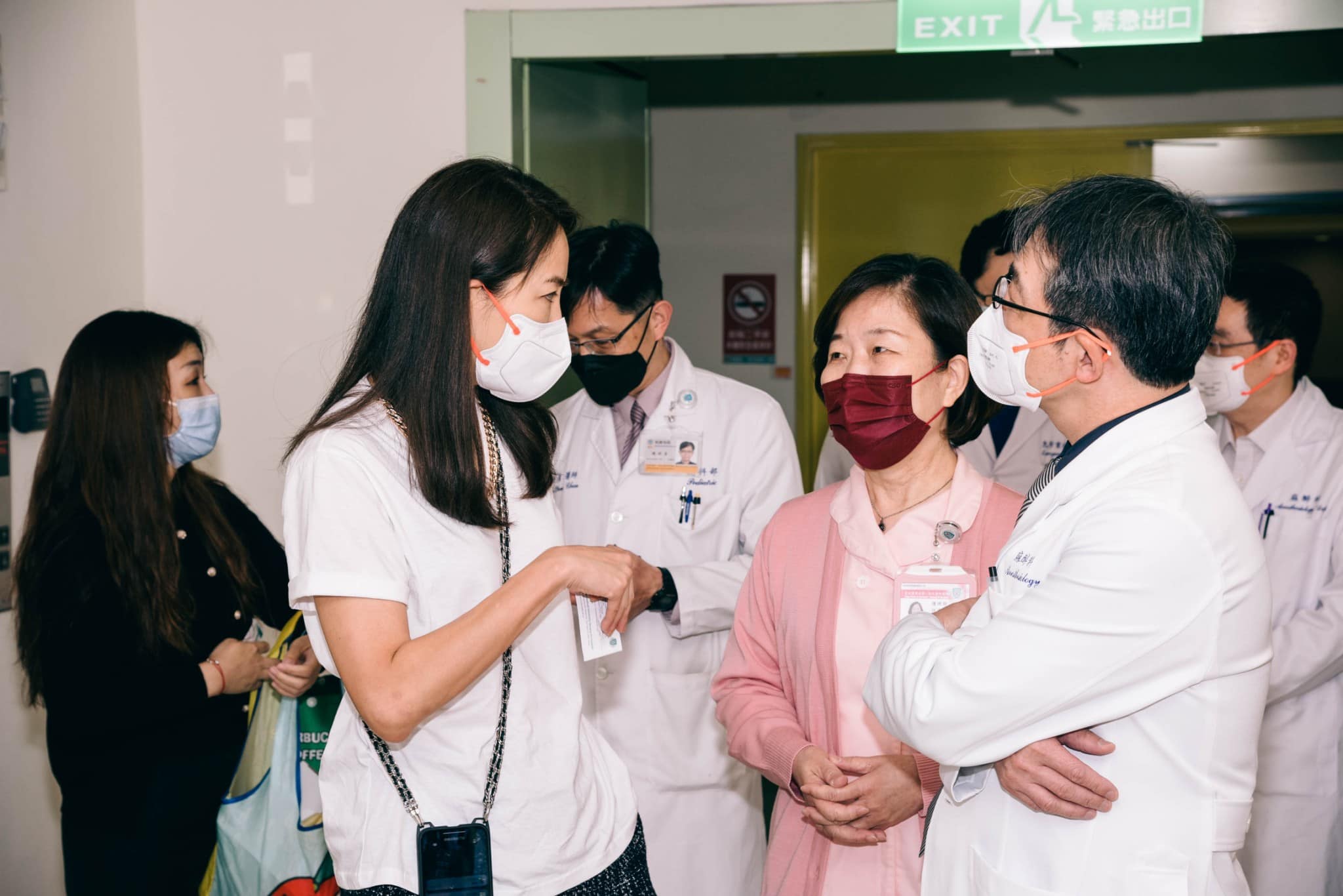 賈永婕也親自到醫院關心。(圖/翻攝自賈永婕的跑跳人生臉書)