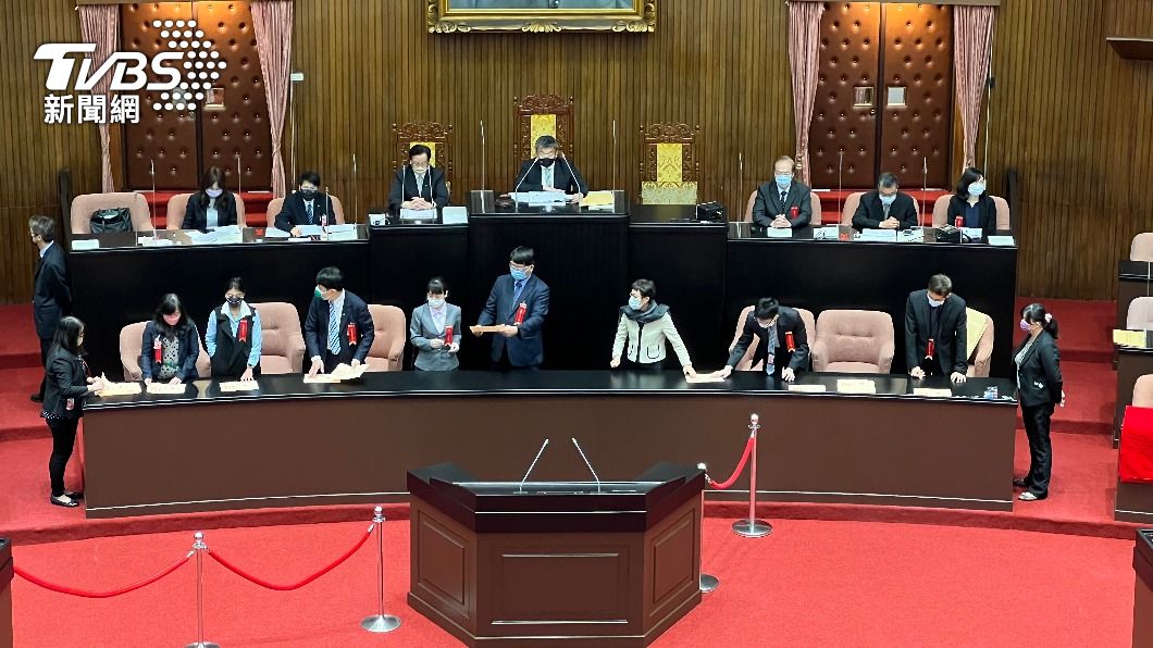 立法院稍早行使監察院副院長被提名人李鴻鈞人事同意權投開票。（圖／TVBS）