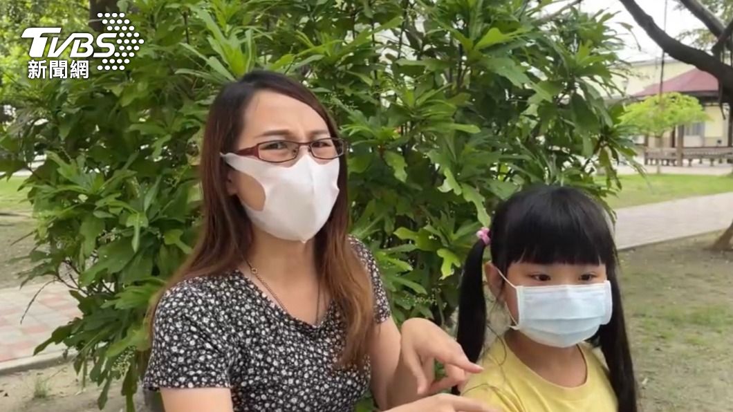 家長受訪表示家裡附近疫苗都被秒殺, 只剩偏遠地區可選擇。(圖/TVBS)