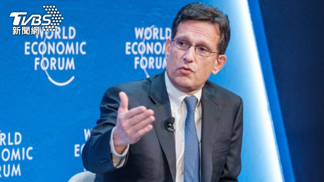 美國Moelis & Company副總裁坎特(Eric Cantor)以美國制裁伊朗為例,說明制裁對於削弱軍事實力的有效性。(圖/翻攝自WEF)