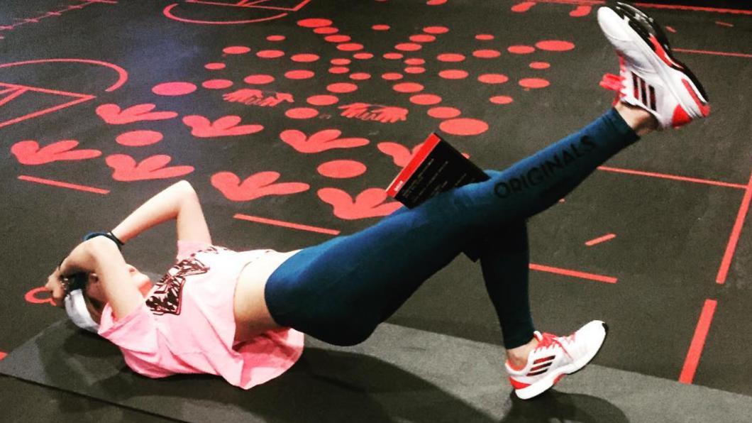 單腳臀推。（圖／翻攝自janel.tsai IG）