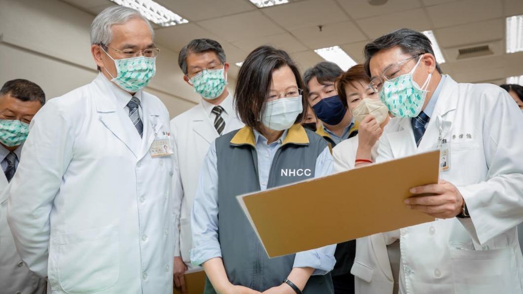 蔡英文臉書貼視察北榮照 網酸爆「妳終於又出現了!」