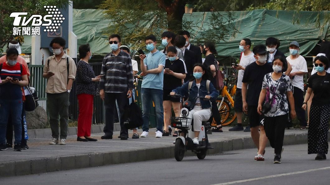 伴隨疫情升溫,部分地區的民眾常常需要做核酸檢驗。(圖/達志影像美聯社)