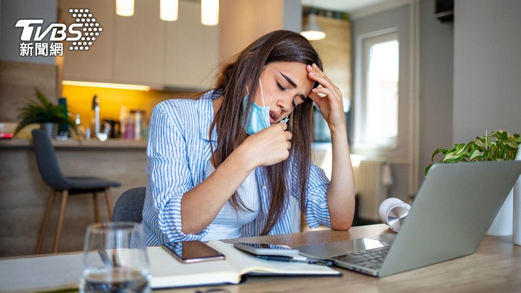 長新冠可能會出現疲勞、腦霧等症狀。(示意圖/shutterstock 達志影像)