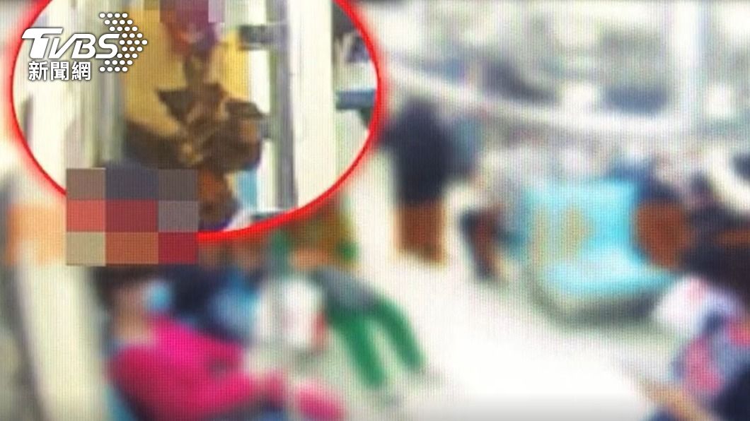 另名吳姓男子也因在車廂內做出不雅動作而遭逮捕。(圖/TVBS)