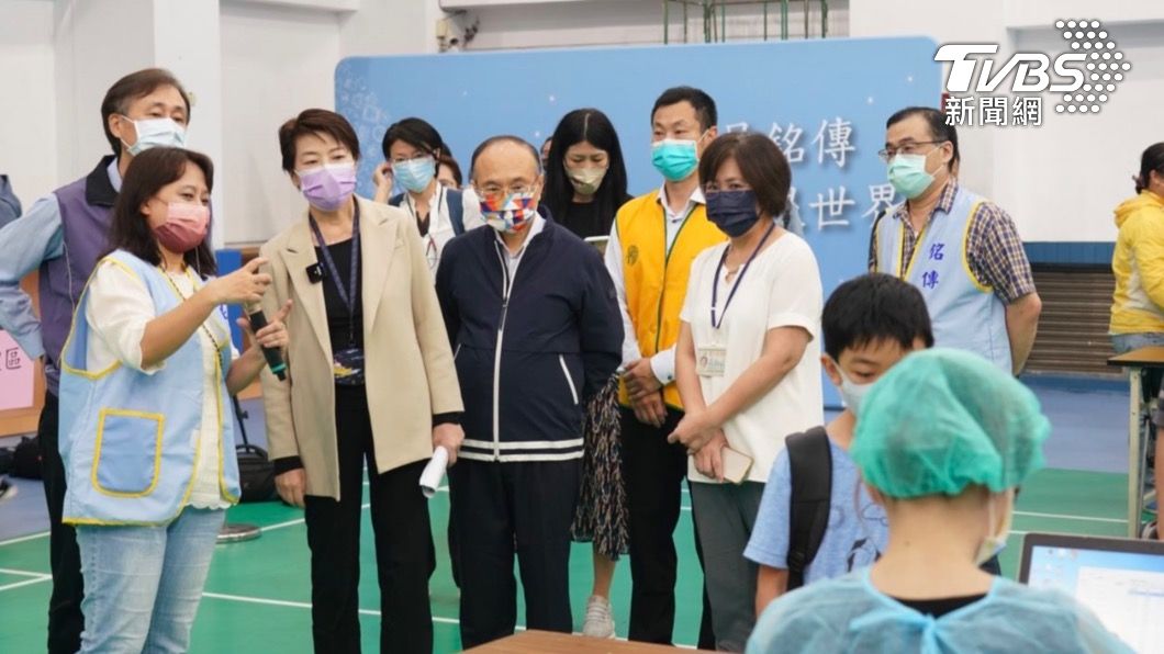 台北市副市長黃珊珊也到銘傳國小視察兒童BNT開打。(圖/台北市教育局提供)