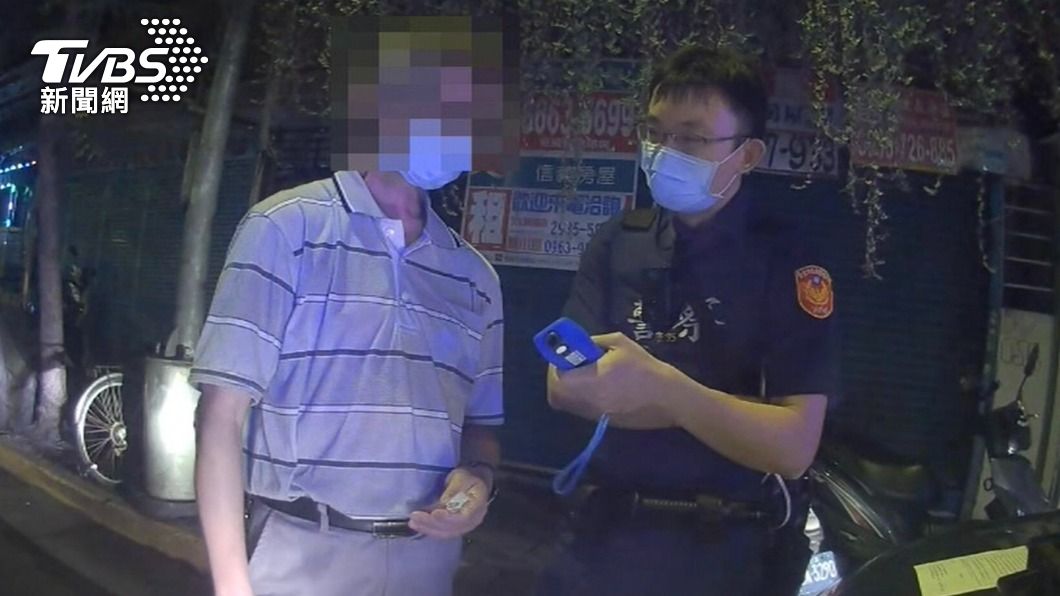 沒下雨卻開霧燈!男駕駛被攔查第4次拒酒測 遭罰54萬