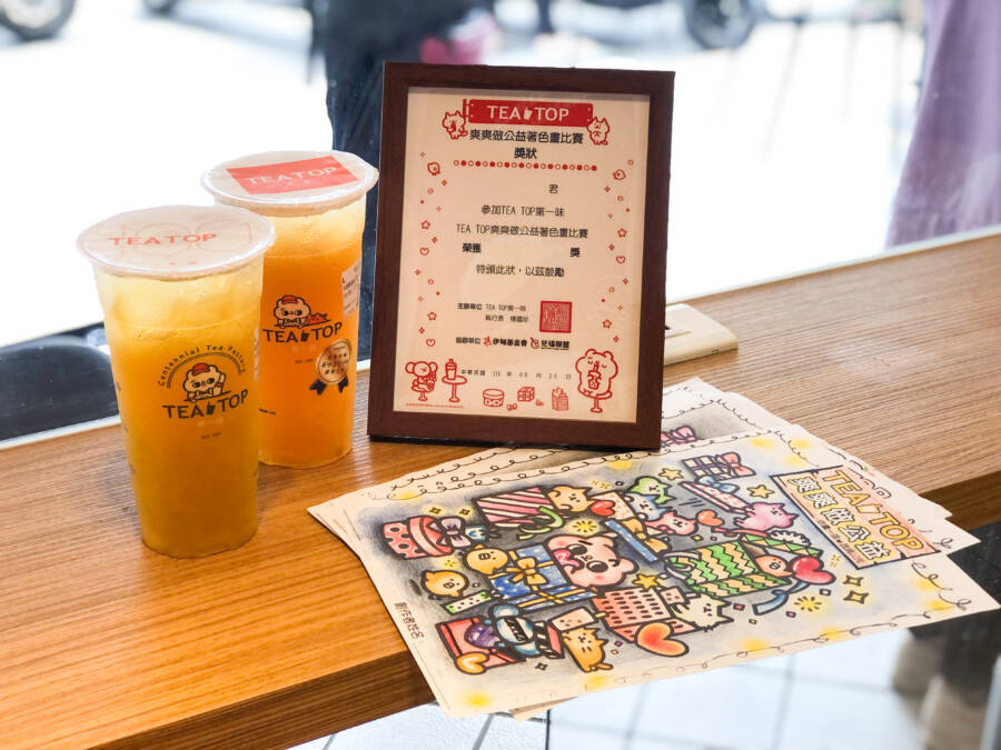 「TEA TOP第一味」,響應公益不遺餘力,4月兒童節時推出「爽爽做公益」著色捐款比賽,每收到1張畫作,即將捐贈10元給「給伊甸基金會」、「兒童聯盟」這2個公益團體,而比賽結果也已正式公開。(圖/TEA TOP第一味提供)