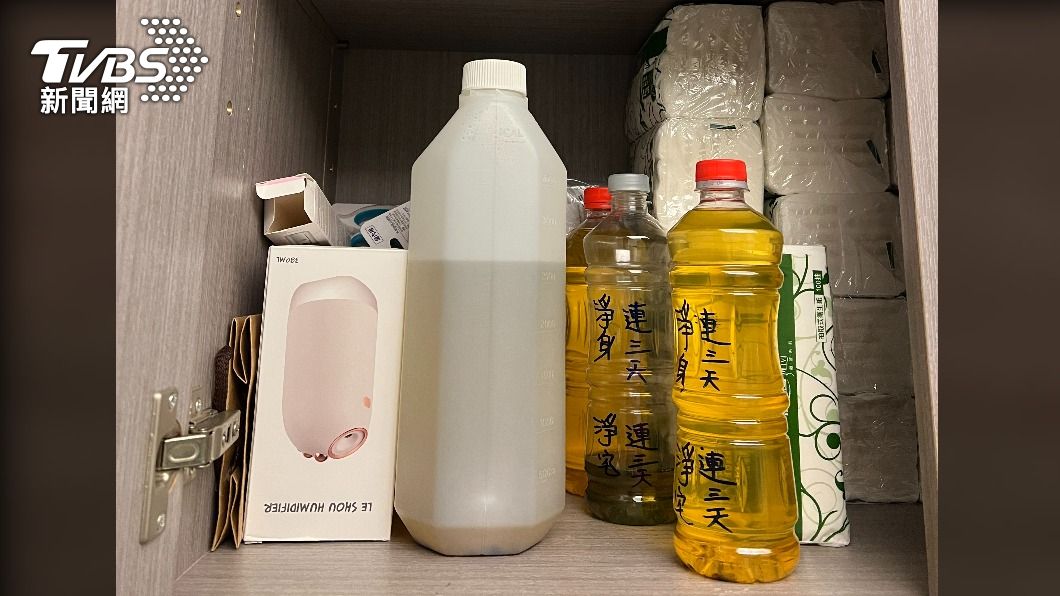 不是綠茶!女毒蟲把尿裝罐 過完爐當「聖水」拜