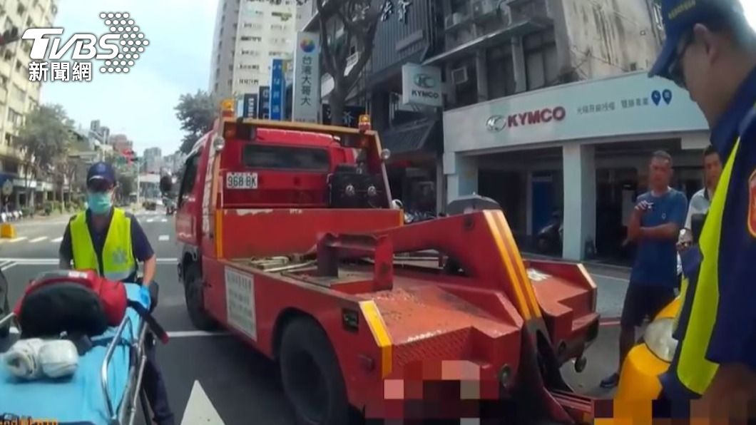 警方擔心發生危險,還協助叫救護車。(圖/TVBS)