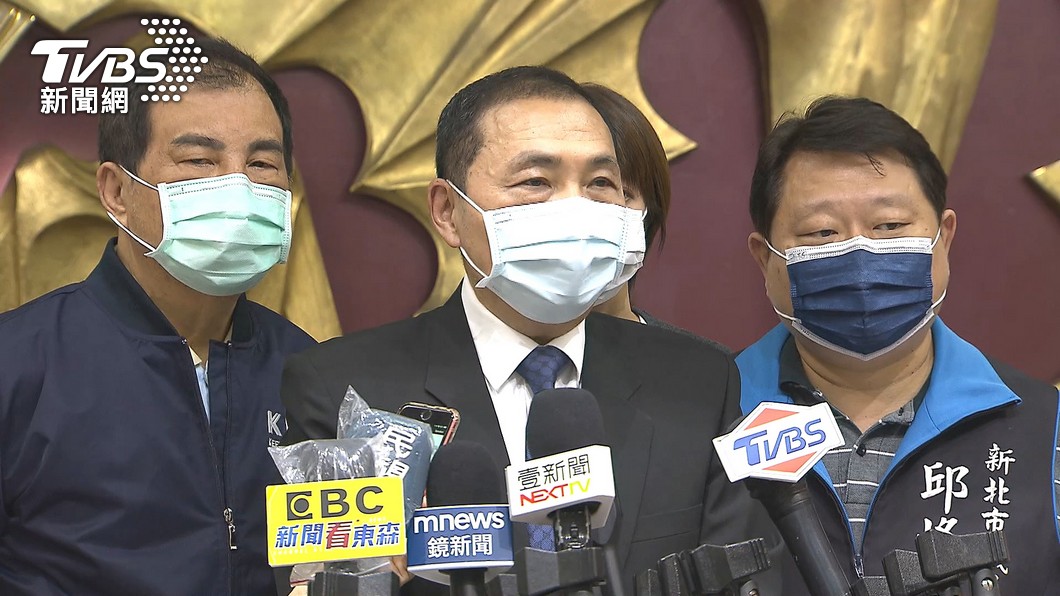 蘇貞昌來了!偕陳時中視察新北藥局 侯友宜:願意來是好事