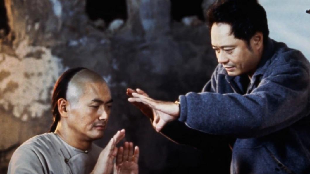 周潤發（左）演出李安的《臥虎藏龍》。（圖／翻攝自YouTube）