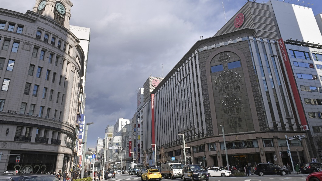 日本百貨轉攻網購群 專櫃變實體店面