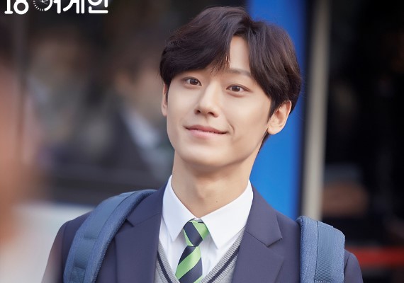 李到晛在《憂鬱症》中飾演數學天才高中生。（圖／翻攝自JTBC官網）