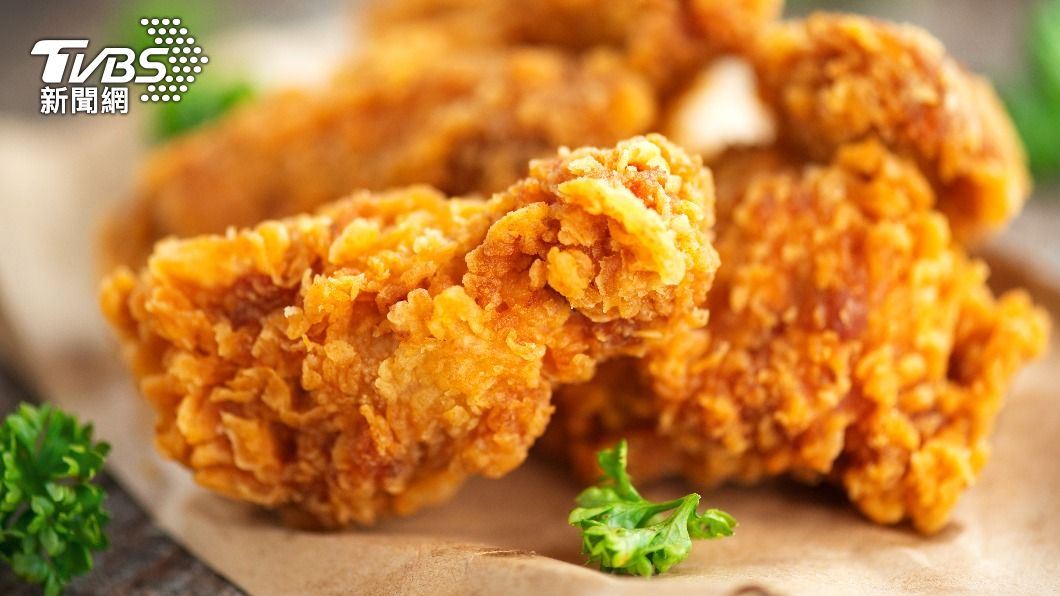 攝取過多油炸食物，反而會讓心情較負面。（示意圖／shutterstock達志影像）