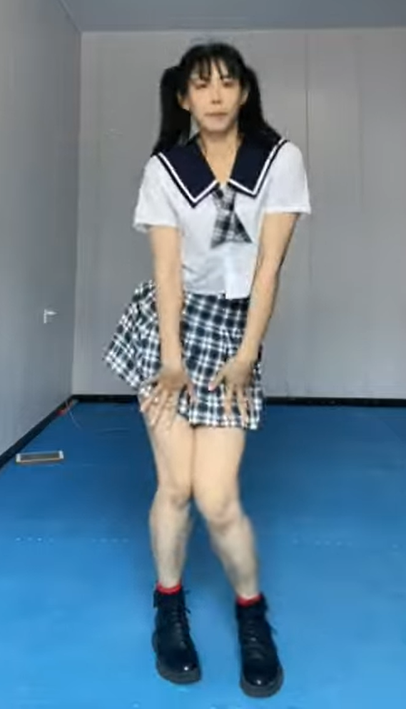 陳竹音模仿王心凌唱跳惹來網友一面倒吐槽。（圖／翻攝自微博）