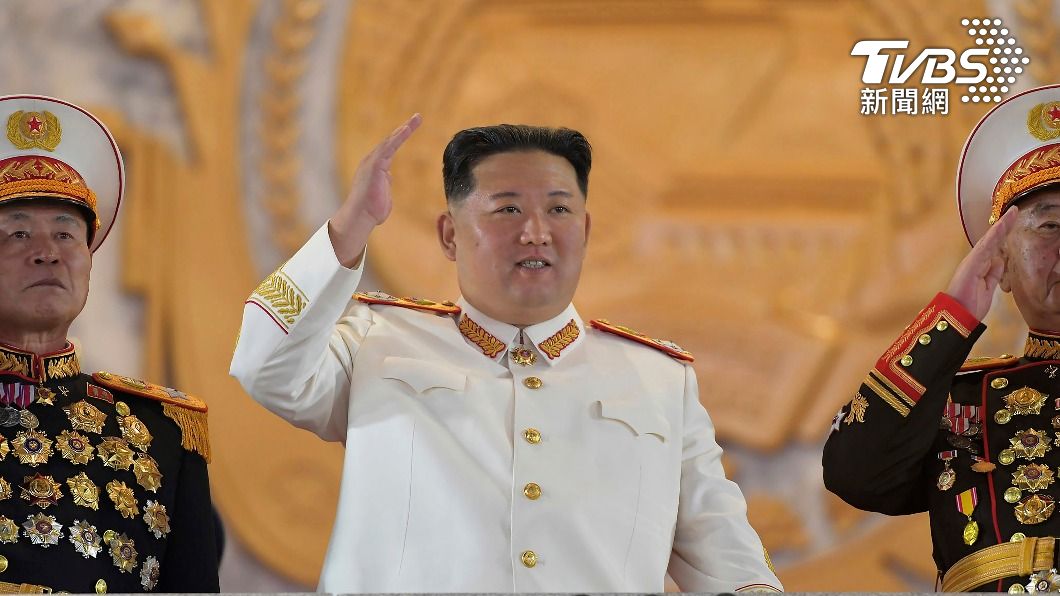 北韓勞動黨機關報《勞動新聞》呼籲居民以金正恩為首,團結抗疫。(圖/達志影像美聯社)