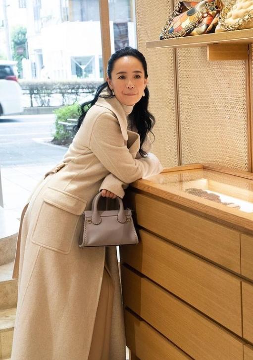 河瀨直美爆逼女明星下跪。(圖/翻攝自河瀨直美IG)