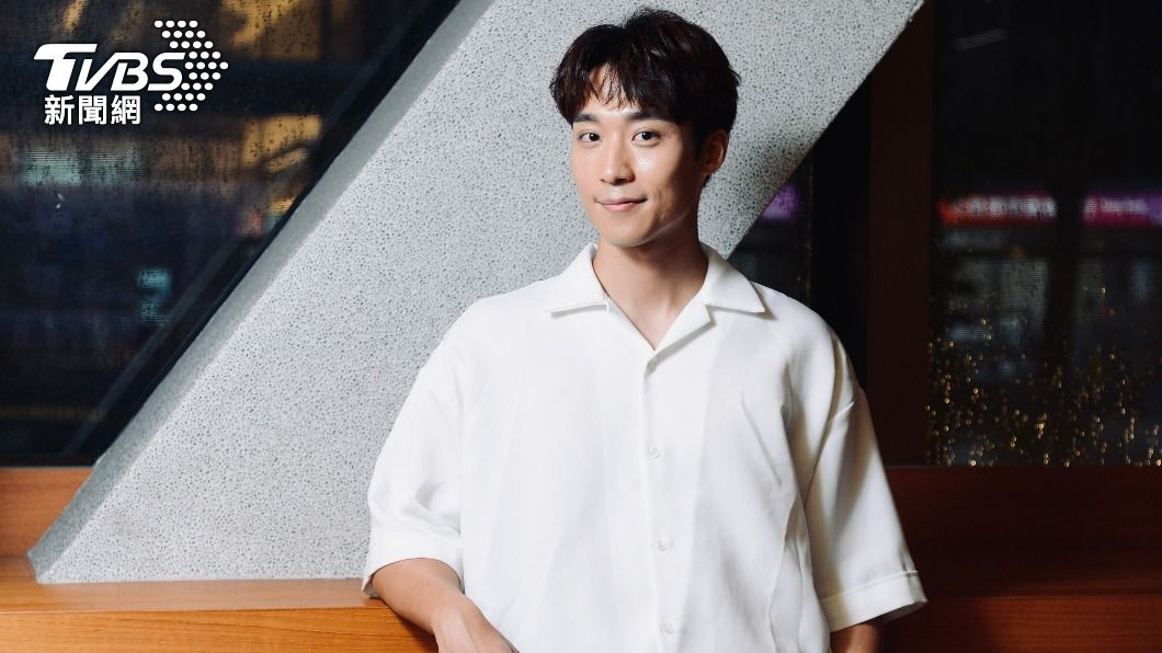 卞慶華除了咳嗽以外,背跟耳朵都像被刀刺一樣痛。(圖/許方正攝)